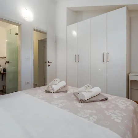 Appartamento Sandi 2408 *