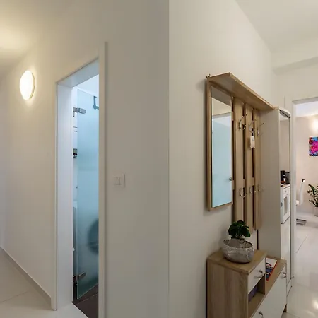 Sandi 2408 Appartement *