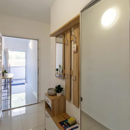 Sandi 2408 Appartement