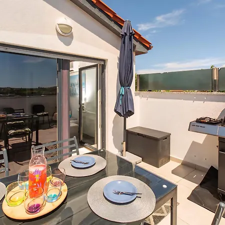 Sandi 2408 Appartement *