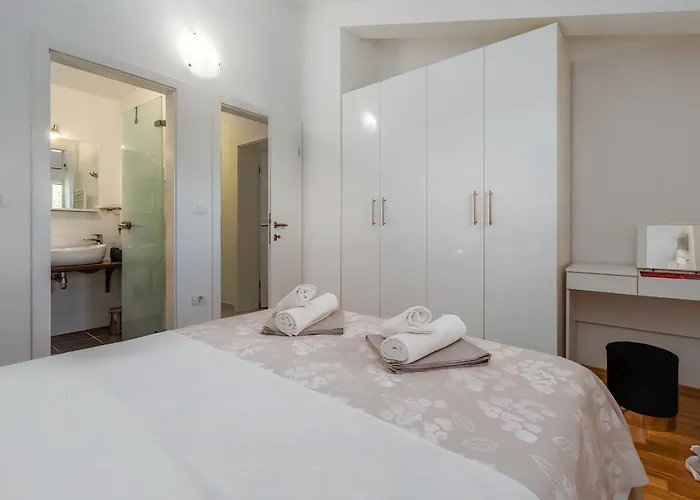 Apartman Sandi 2408 *