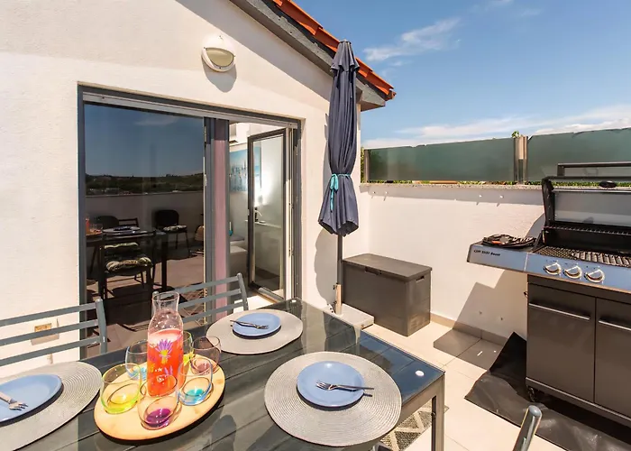 Sandi 2408 Apartman *