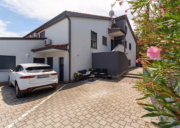 Sandi 2408 Διαμέρισμα Πούλα