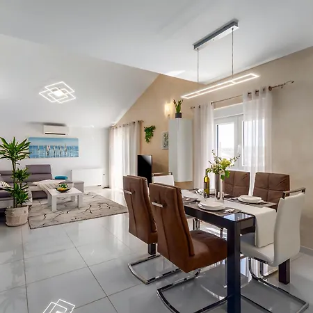 Sandi 2408 Apartman Pula