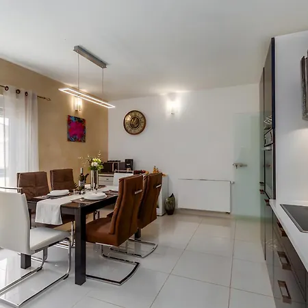 Apartman Sandi 2408 *