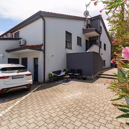 Sandi 2408 Apartman Pula