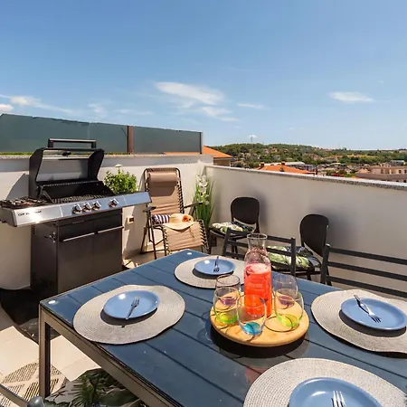 Sandi 2408 Apartman *