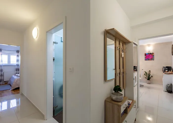 Sandi 2408 Apartment *