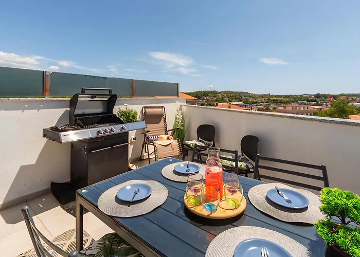 Sandi 2408 Apartment *